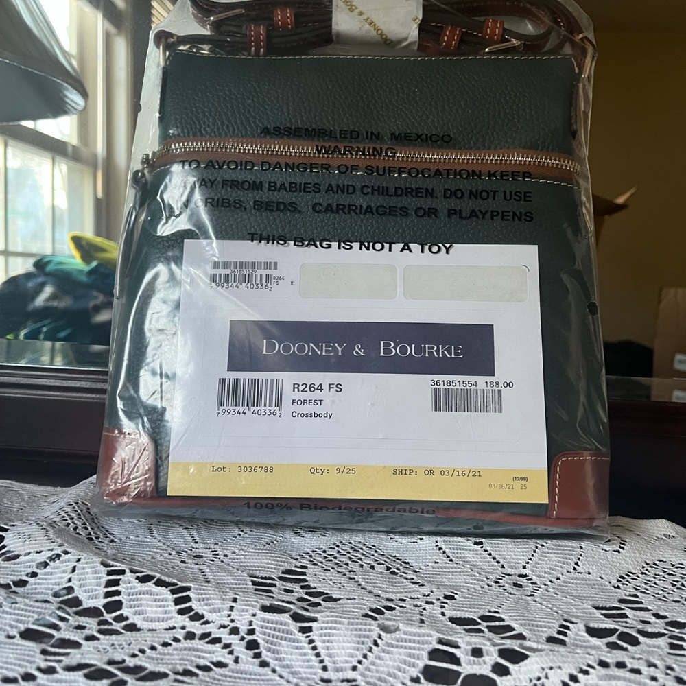 Dooney & Bourke crossbody bag - Picture 3 of 4